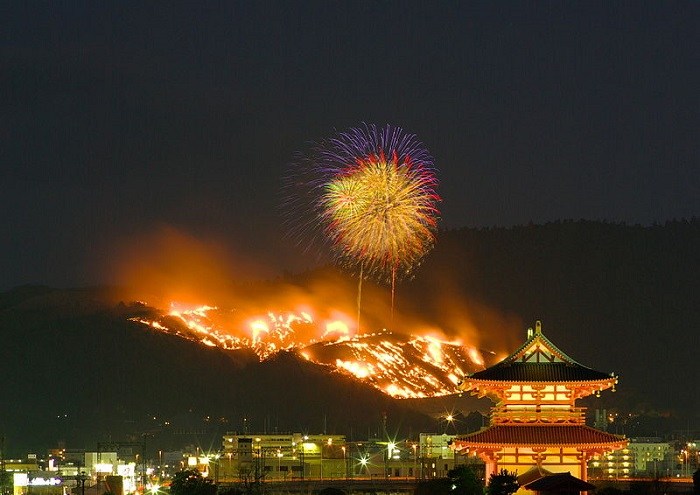 若草山燒山祭