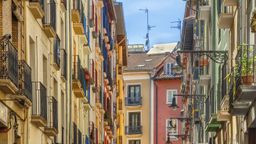 搜索飛往潘普洛納的便宜機票