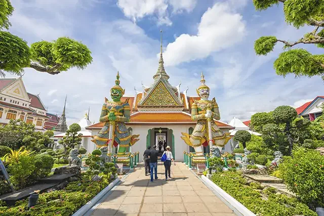 泰國自助旅行禮儀:不要在公眾場合擁抱、親吻