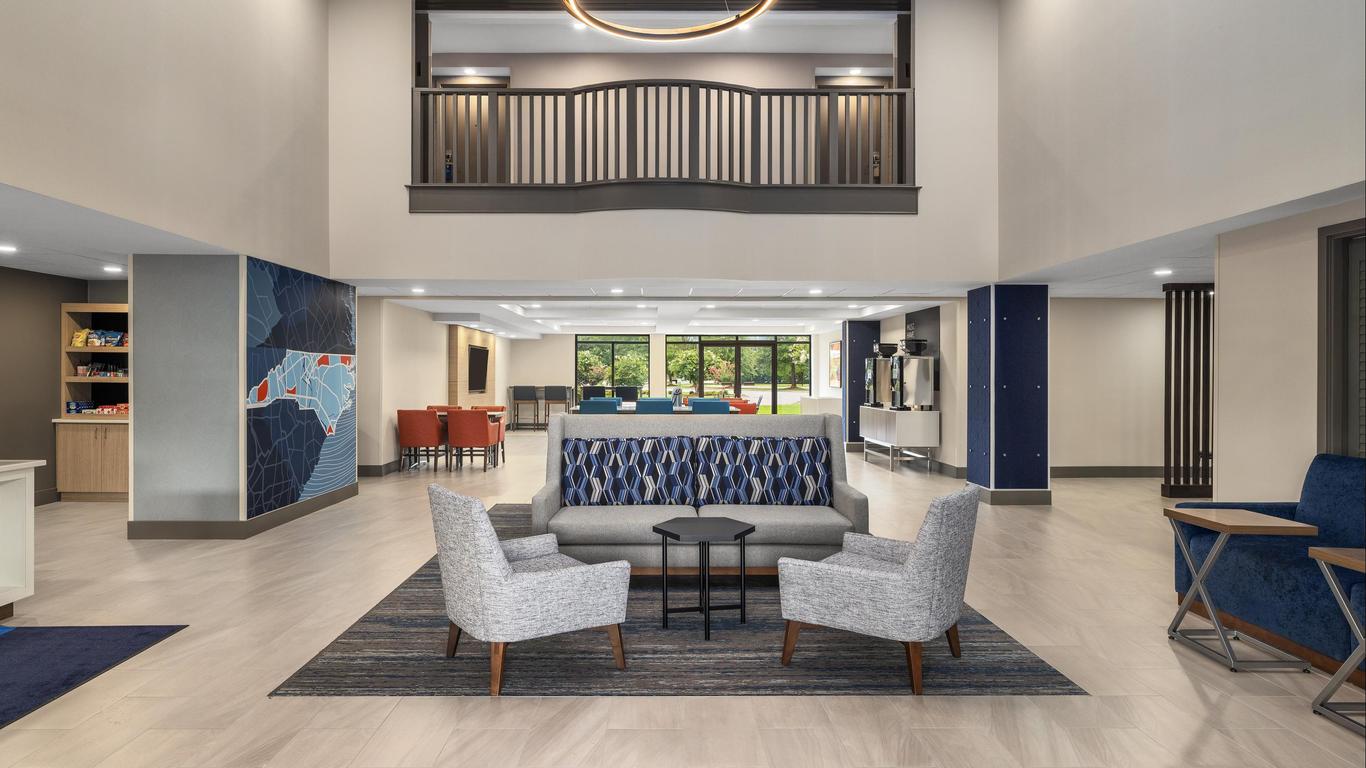 Holiday Inn Express Fayetteville - Fort Bragg By IHG