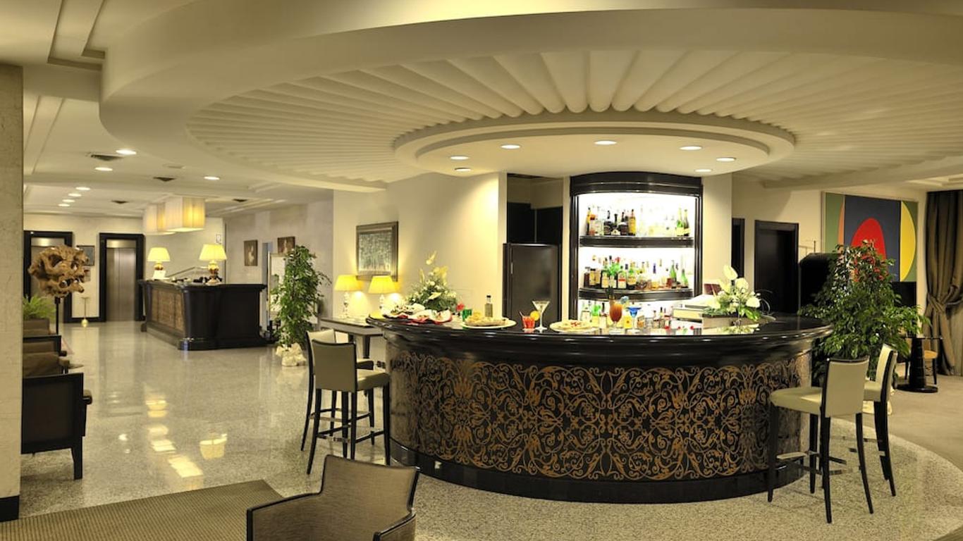 佩魯賈廣場酒店 - 佩魯賈