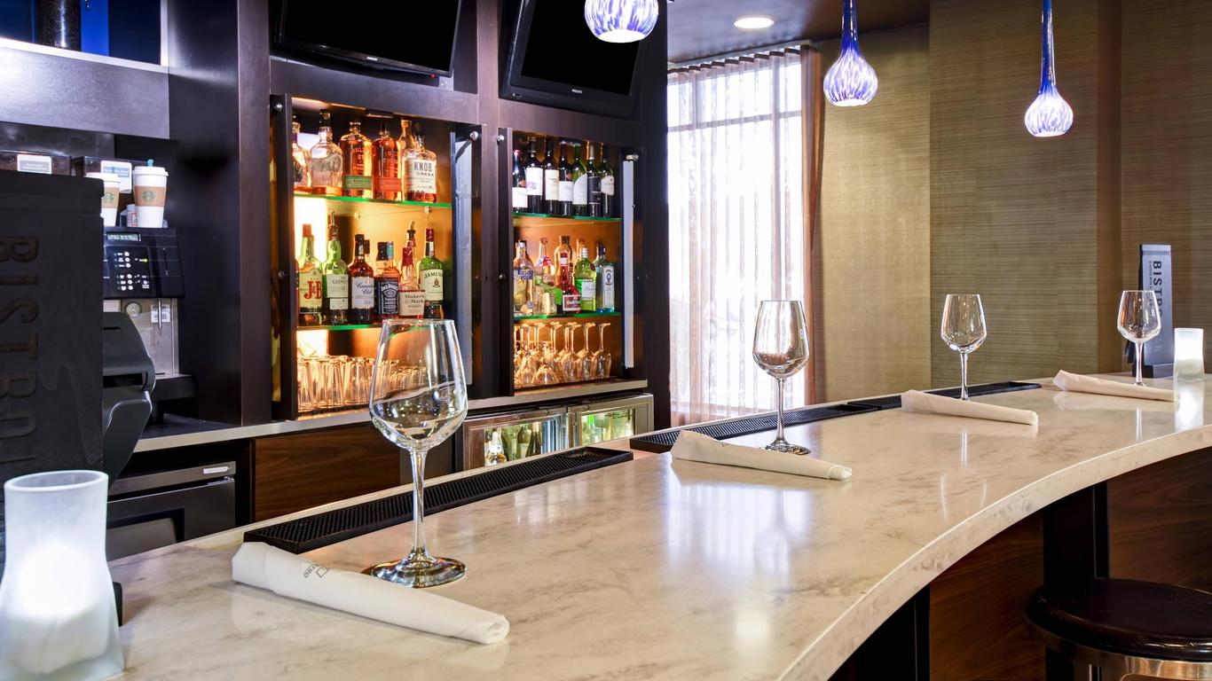路易斯維爾機場萬怡酒店 - 路易斯維爾