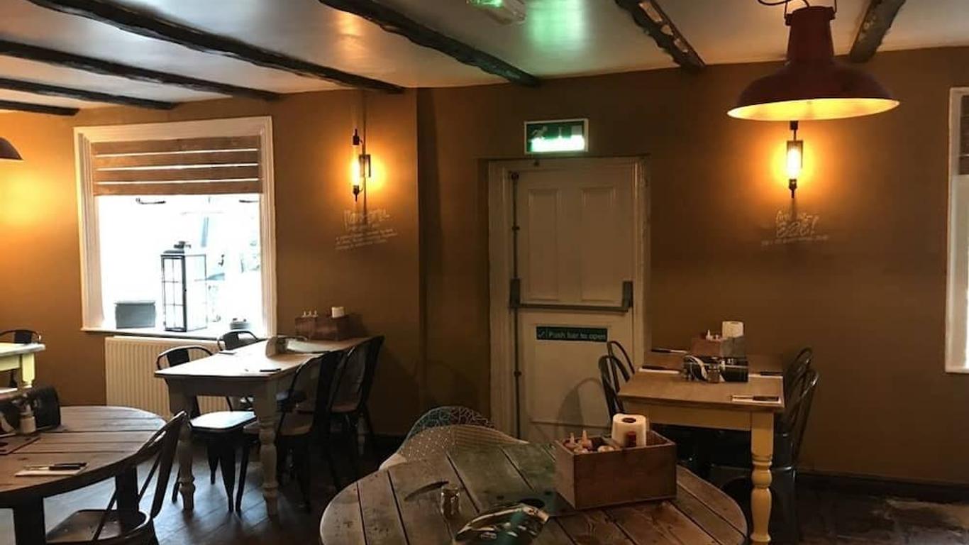 天鵝煙酒吧飯店