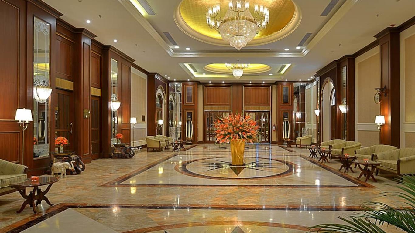印達納宮殿酒店 - 久德浦