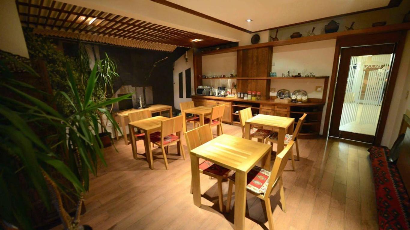 佳爾尼括納克酒店 - 沙拉耶佛