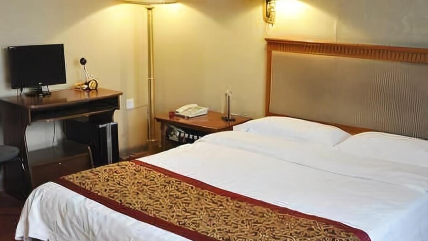 Longyun Hotel (Harbin Railway Station Square)