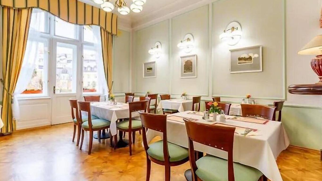 艾斯特酒店 - 卡羅維瓦立
