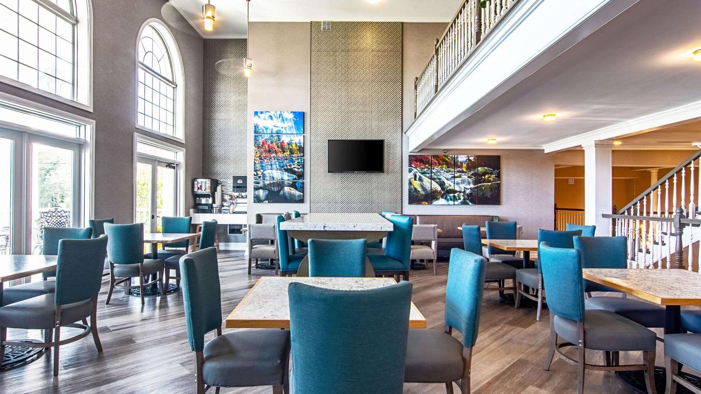 威洛里弗克拉麗奧酒店 - 賽維爾維爾