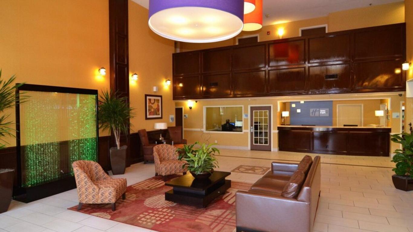 Quality Inn & Suites Airport North - Stone Oak