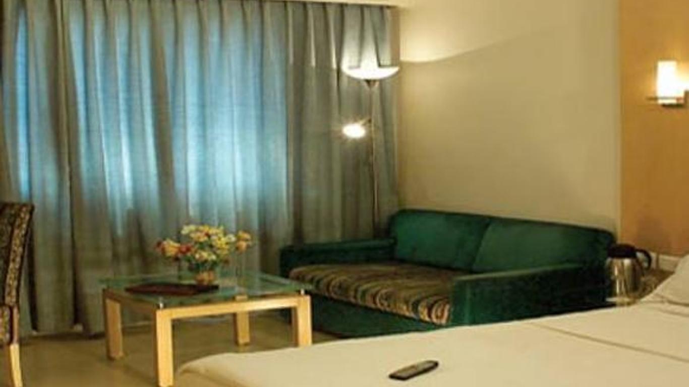 辛戈娜西尼 JP 納加爾酒店 - 邦加羅爾