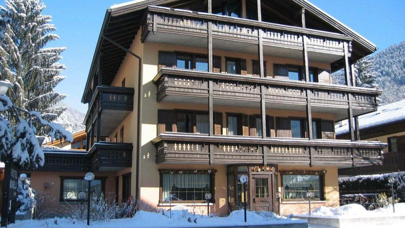 比內黎酒店