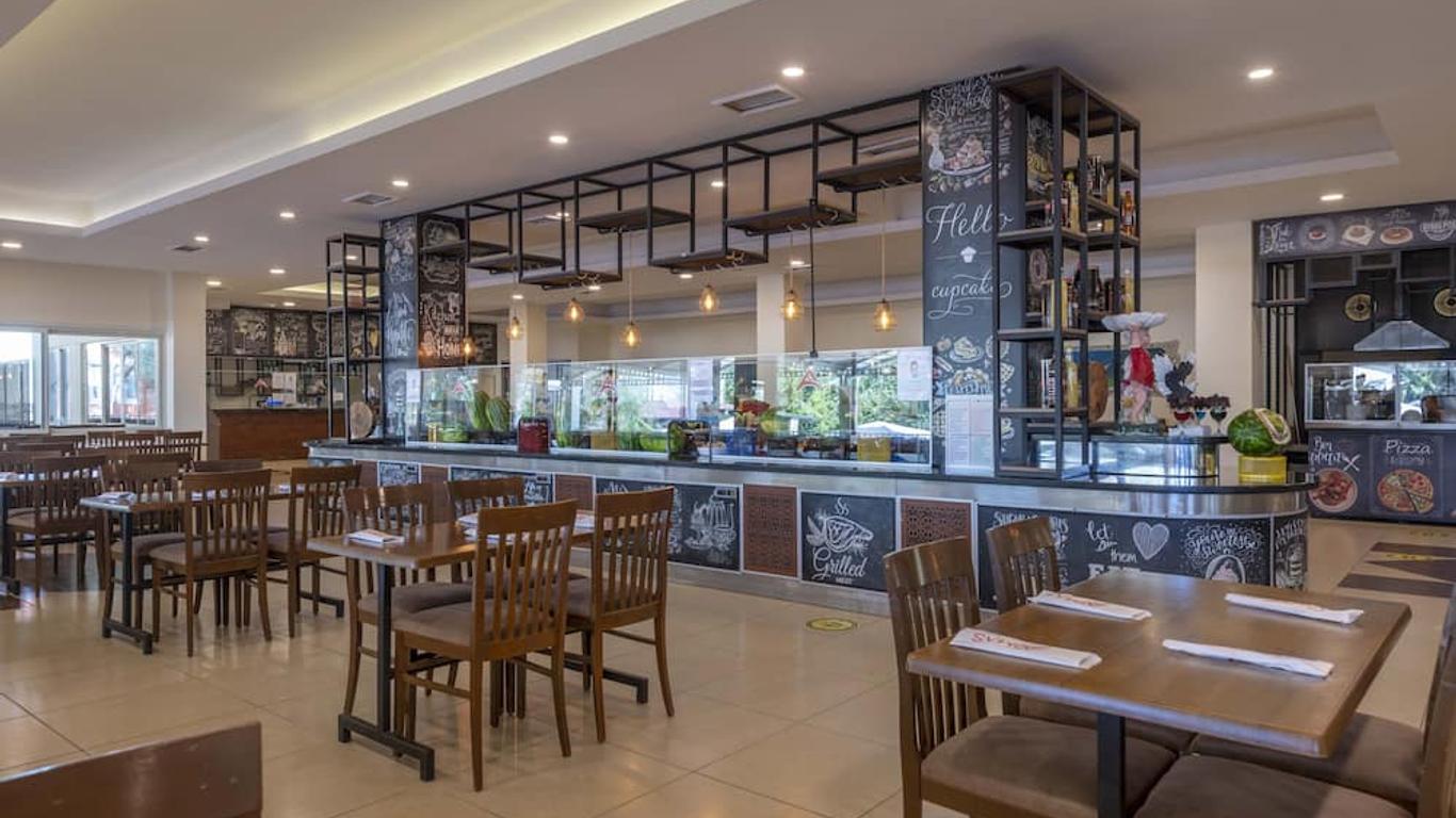 阿爾馬斯格林富爾嘉海灘飯店 - 式