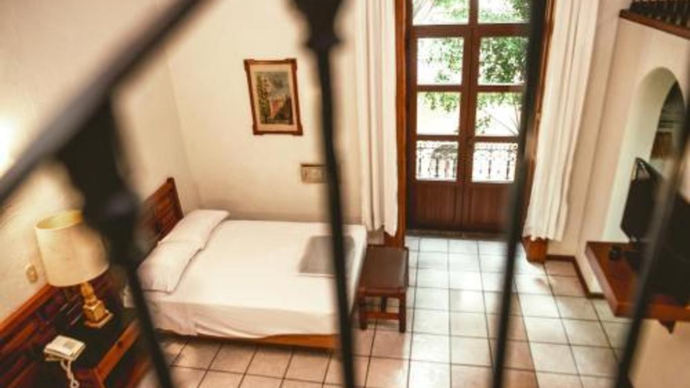 Hotel Colonial