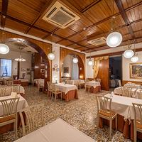 埃爾伯格羅塞塔餐廳酒店 - 佩魯賈