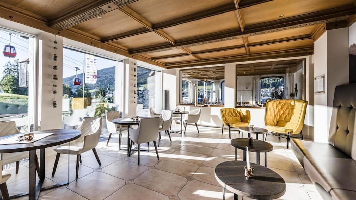 雷尼爾阿爾佩酒店 - 奥提賽