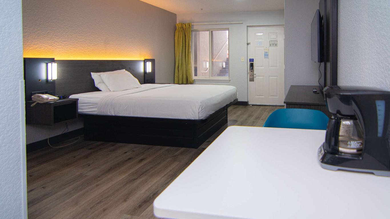西棕櫚海灘 6 號開放式公寓酒店 - 西棕櫚海灘