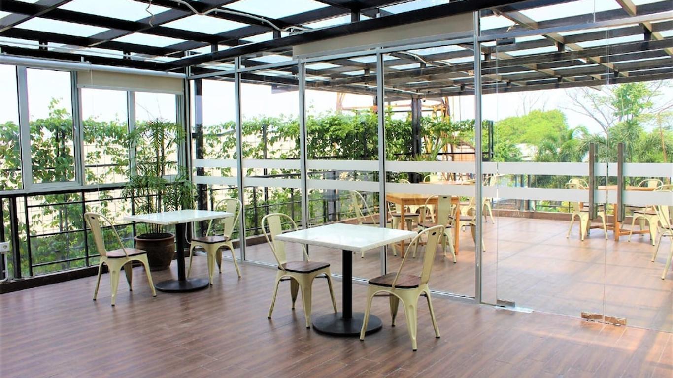 蘇加諾哈達萬隆麥克斯萬酒店 - 萬隆