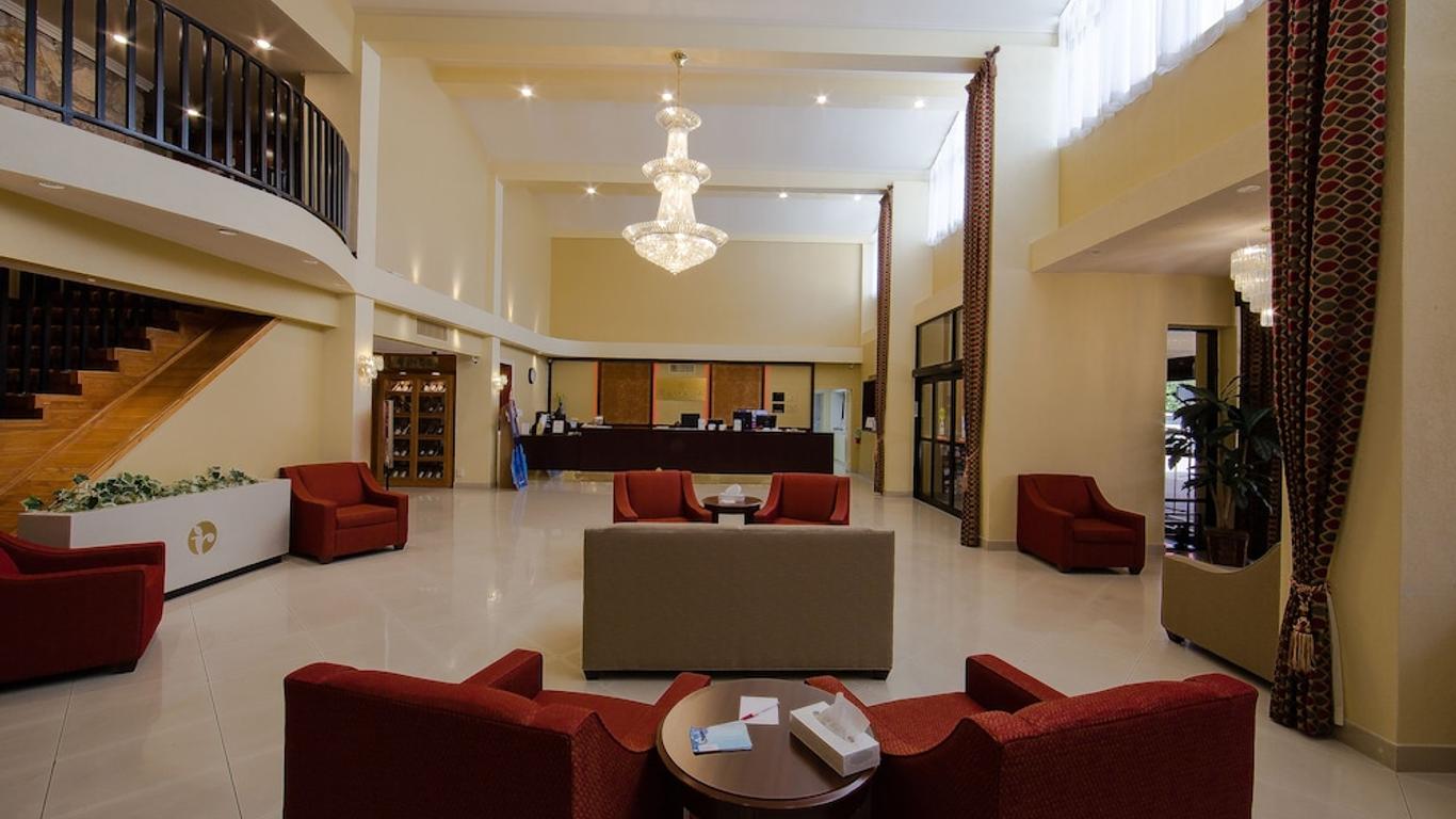 IAH 機場東華美達哈姆泊爾酒店 - 漢布爾