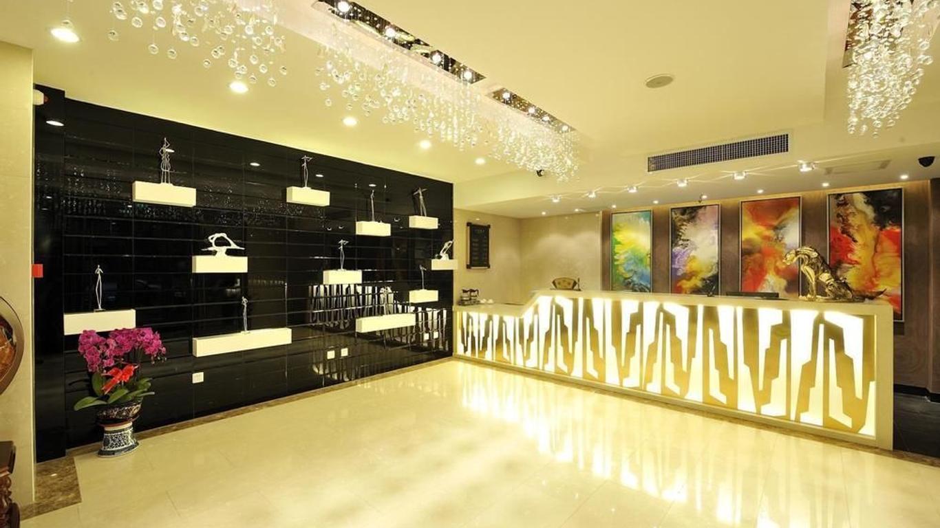 長春萬家湖畔酒店