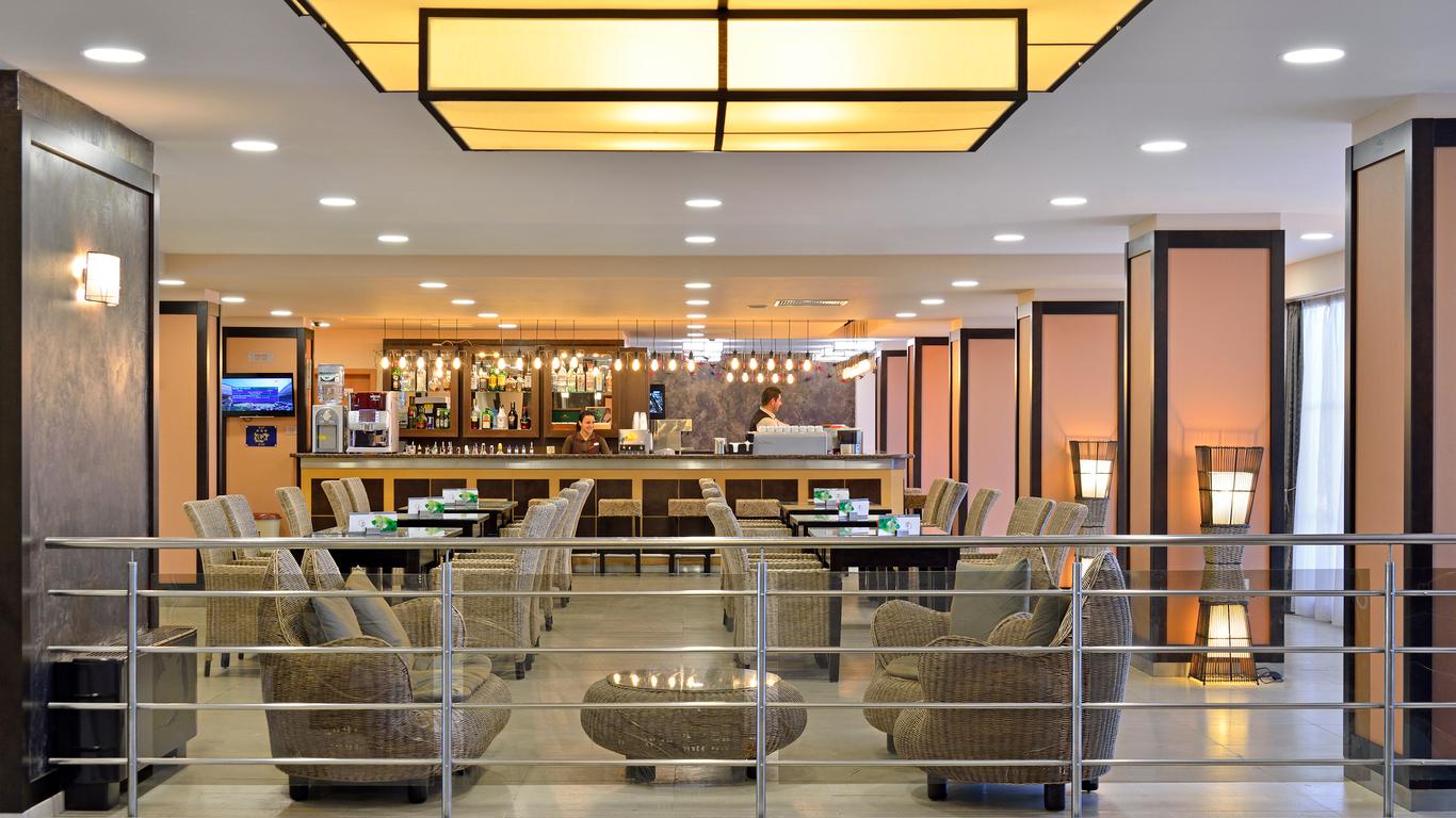 索勒內塞巴爾灣酒店 - 內塞巴爾